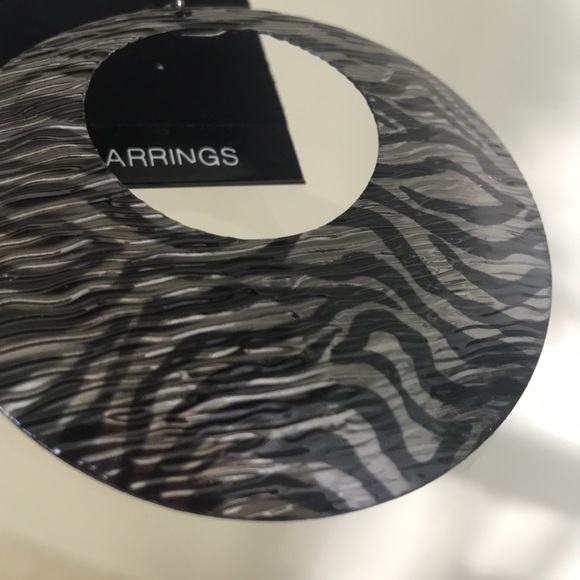 💕Large Sphere Earrings 💕 - Picture 4 of 5